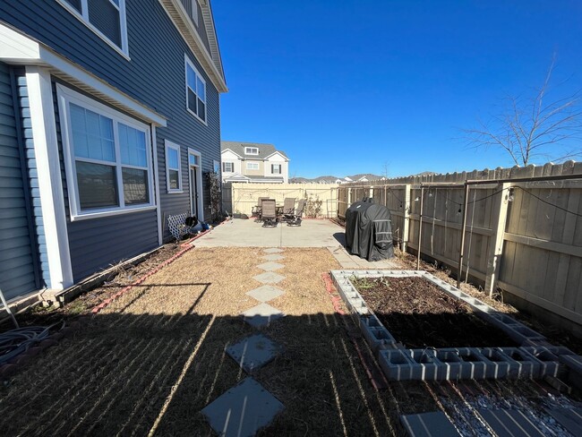 Building Photo - 4 Bedroom, 3.5 Bath Condo in Coveted Spenc...