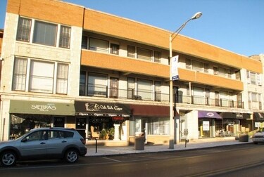 Primary Photo - 817 S. Oak Park Ave.
