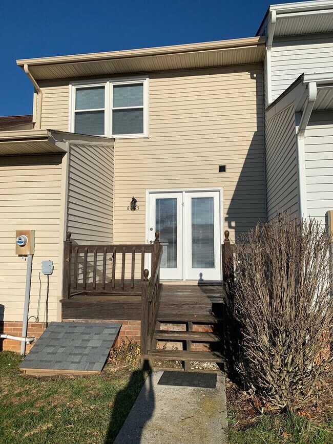 Building Photo - 6663 Briarfield Ave