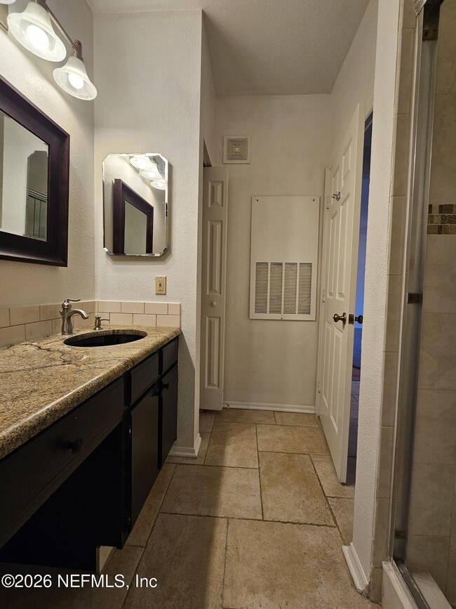 Building Photo - 13810 Sutton Park Dr N