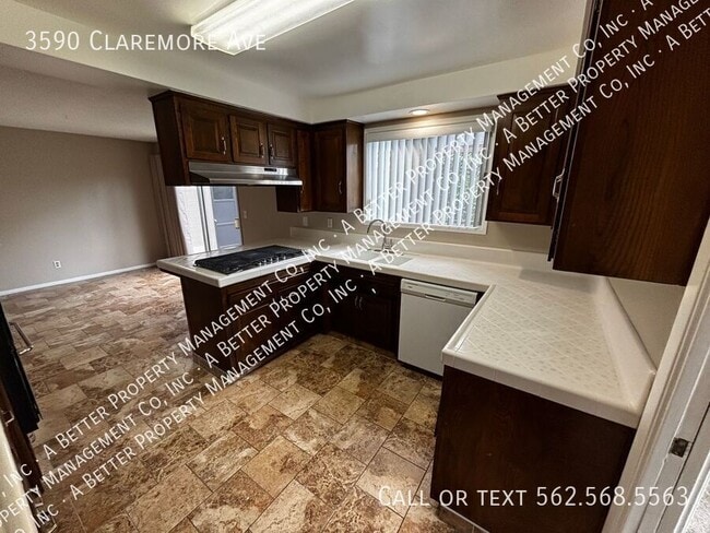 Building Photo - 3590 Claremore Ave