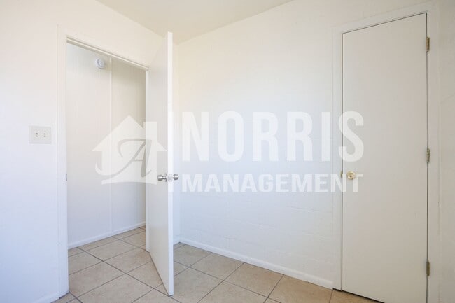 Building Photo - Home Available in Casa Grande