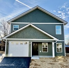 Building Photo - Maryville 37801 - 4 bedroom, 2 bath home - Contact Adam Sharp (865) 254-0980