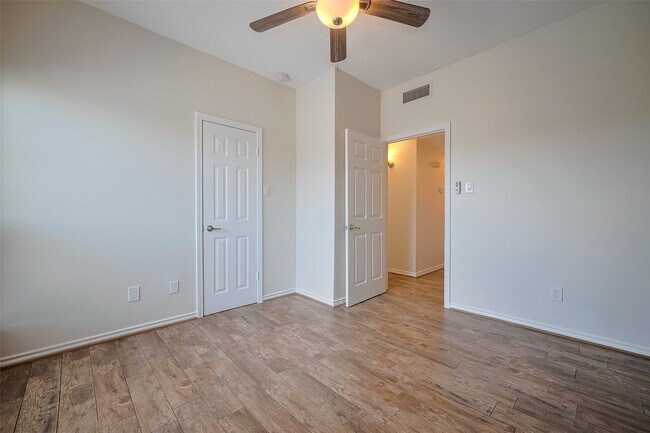Building Photo - 10176 Oakberry St