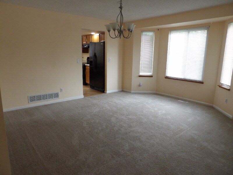 Building Photo - 3830 Gingham Way
