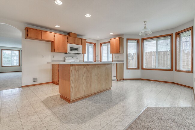 Building Photo - Spacious Single Level Home w/ Fully Fenced...