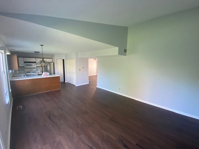 Building Photo - 209 N Southport Rd