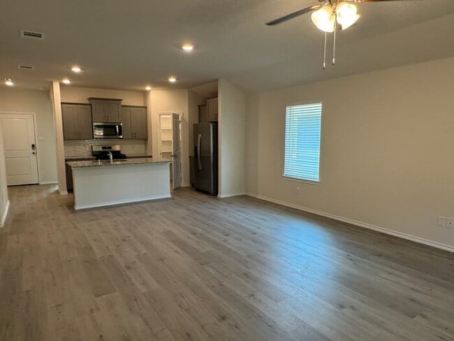 Building Photo - BRAND NEW 4-Bedroom Home in Lindale!