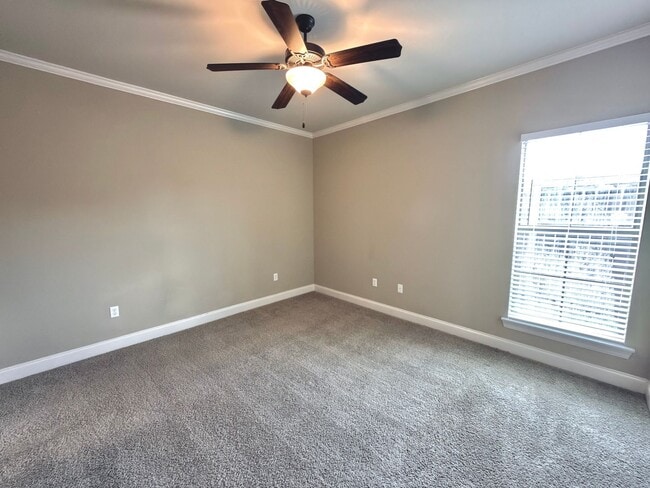 Building Photo - 9413 Burbank Dr