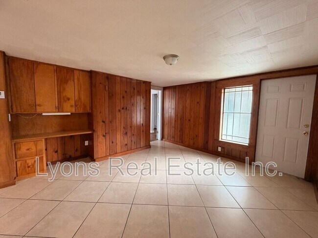 Building Photo - 2114 Dora St