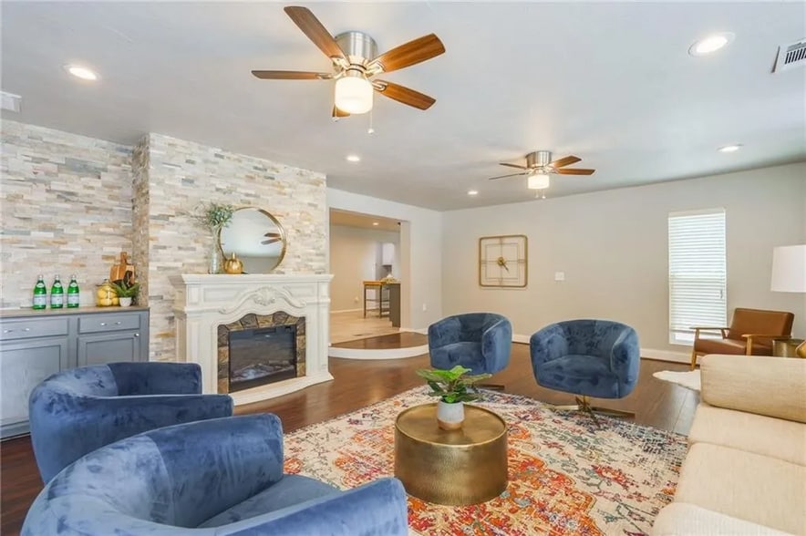 Building Photo - 1501 Carlton Way