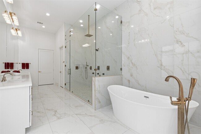 Building Photo - 13034 Memorial Dr