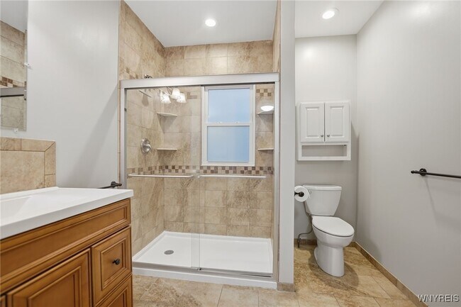 Building Photo - 830 Potomac Ave