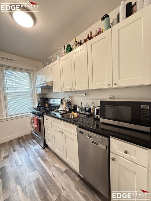 Building Photo - 130 Brainerd Rd