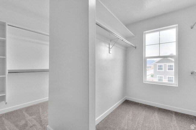 Building Photo - 6757 E Lakeside Dr