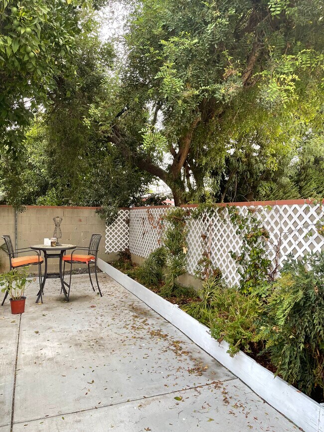 Building Photo - 7236 Oakdale Ave