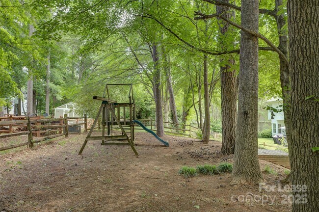 Building Photo - 7017 Scuppernong Ct