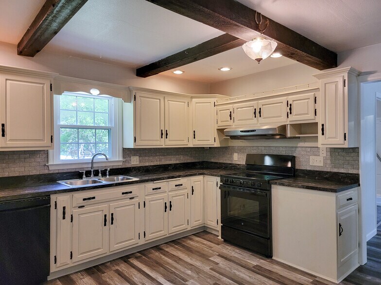 Building Photo - 380 Netzley Dr