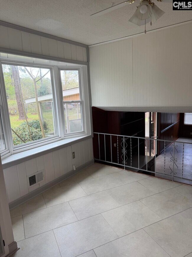 Building Photo - 511 Shady Ln