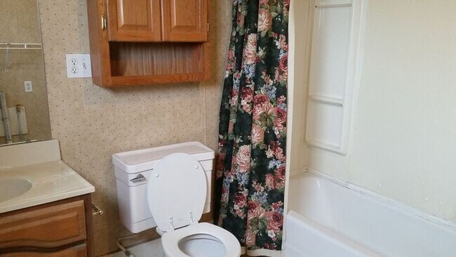 Building Photo - 2 Bedroom Home in Rockville