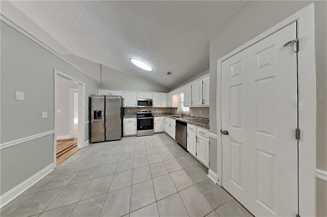 Building Photo - 3676 Victoria Dr