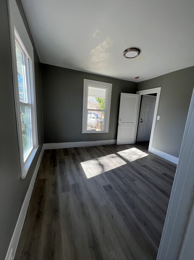 Building Photo - 726 Henderson Ave