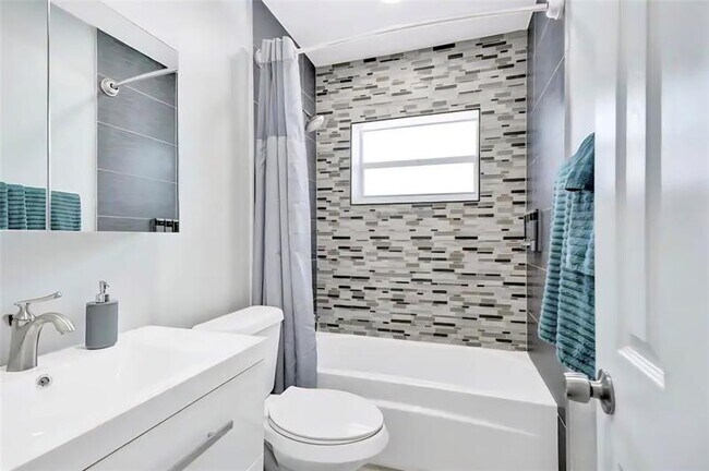 Building Photo - 2413 SW 58th Manor