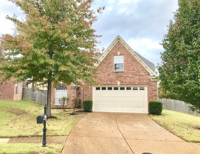 Primary Photo - Fantastic Home In A Great Location! Spacio...