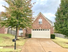 Building Photo - Fantastic Home In A Great Location! Spacio...