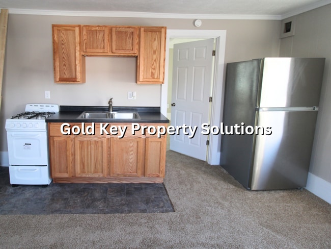 Building Photo - 919 E 6th St