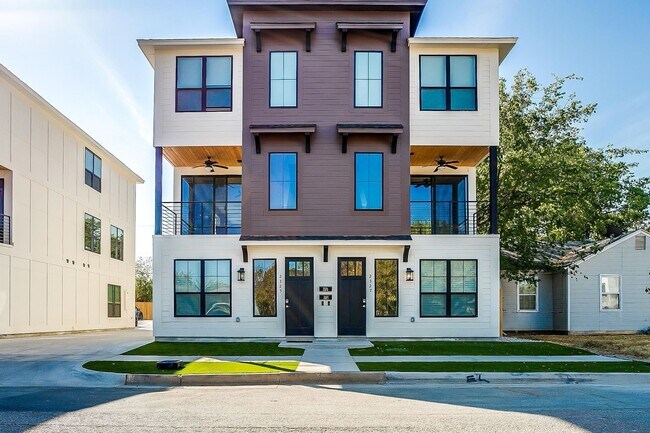 Building Photo - 2345 Benbrook Blvd