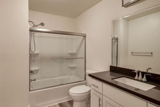 Building Photo - 1662 Hollenbeck Ave