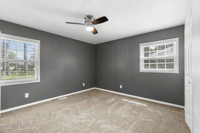 Building Photo - 106 Estate Dr