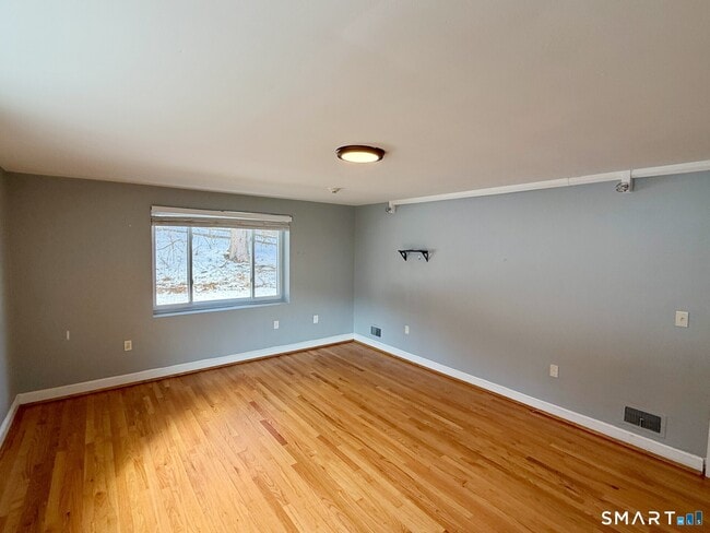 Building Photo - 25 Plymouth Rd