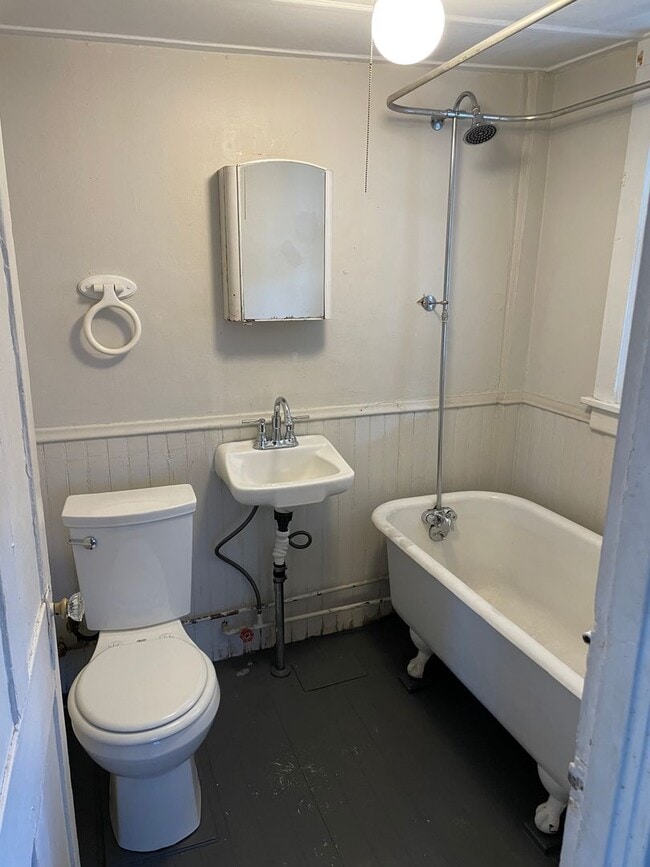 Building Photo - 1BR/1BA Available Now!!