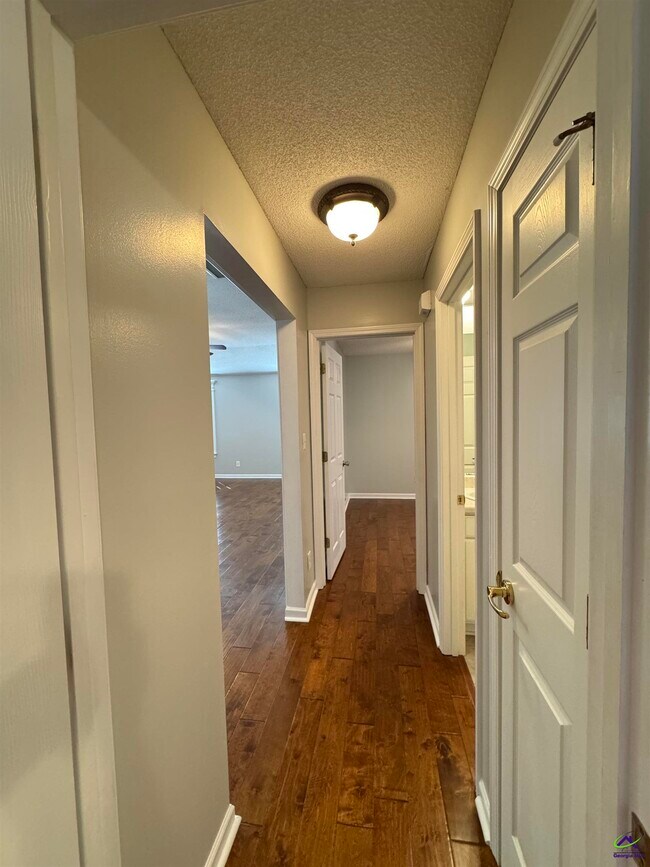 Building Photo - 207 S Houston Springs Blvd