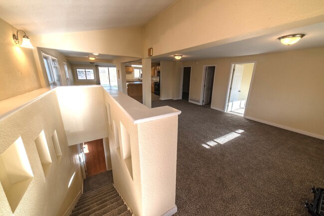 Building Photo - 3-bed, 2-bath home with large back yard