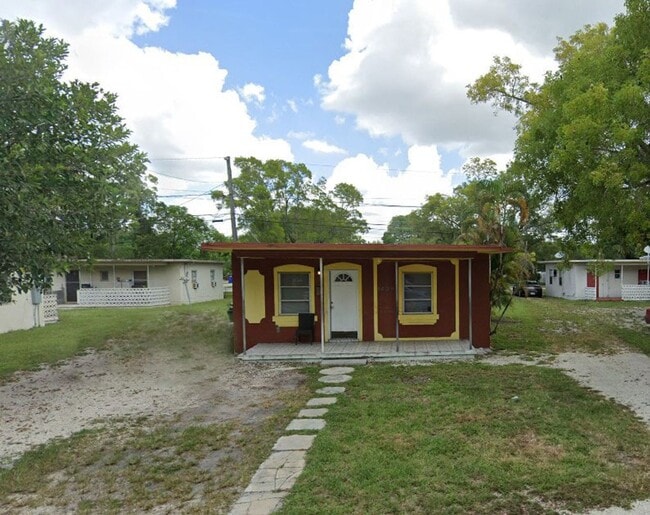 Building Photo - 1429 NW 3rd Ct