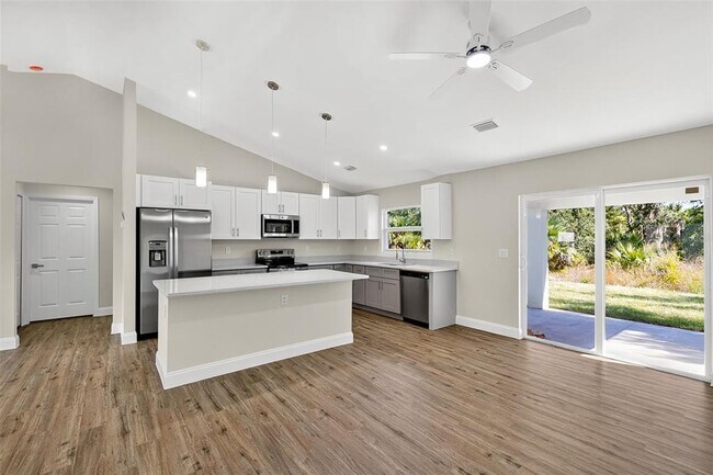 Building Photo - 486 Celeste St