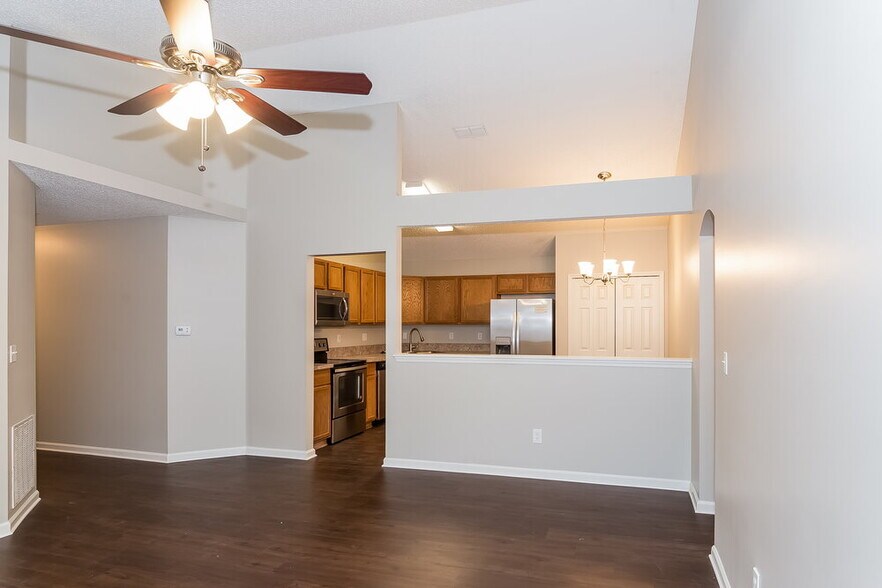 Building Photo - 2041 Hunters Trace Cir