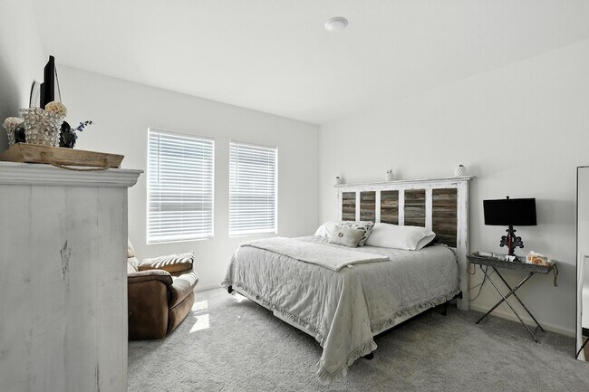Building Photo - 5830 Capri Frst Dr