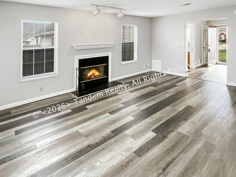 Building Photo - 512 Selsey Ct S