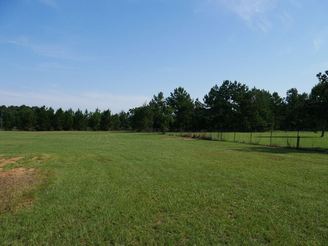 Building Photo - Adorable mobile home in Quitman