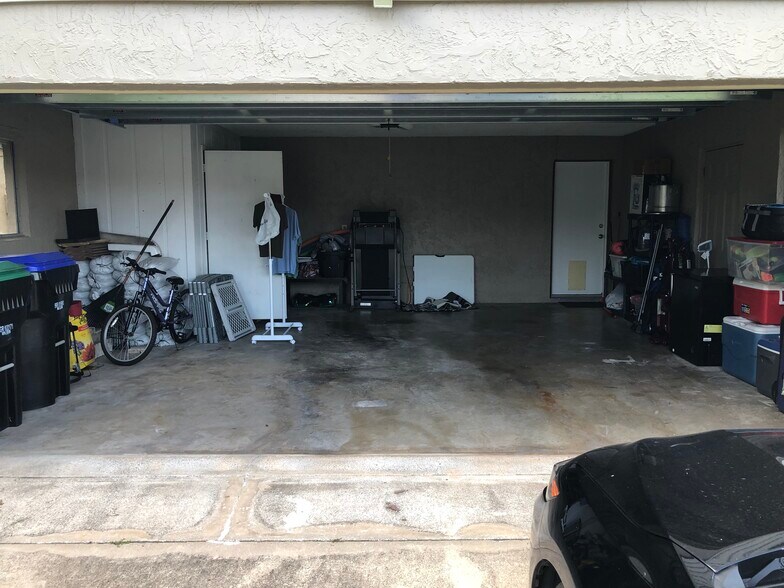 2 car Garage - 5643 Minute Man Ct