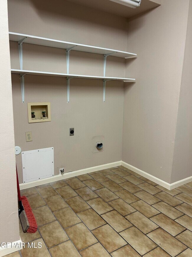 Building Photo - 612 Mary Stuart Dr