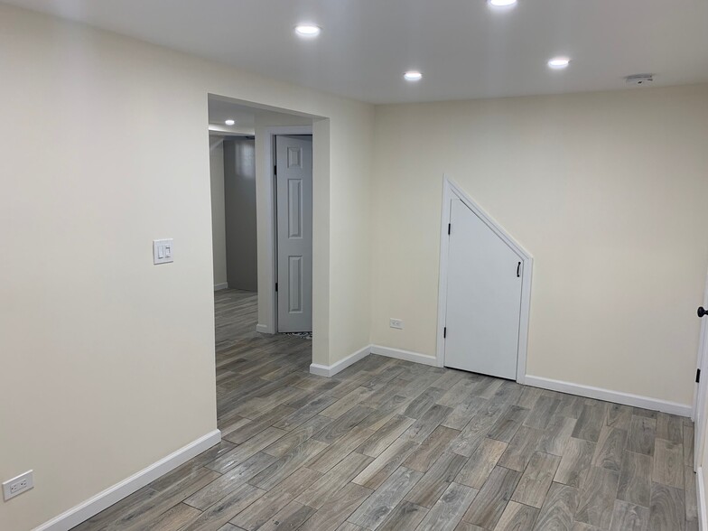 Building Photo - 618 Valley Ave