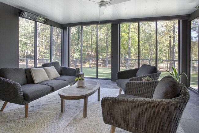 Building Photo - 8885 Bay Dr