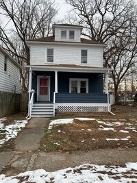 Building Photo - 3 Bedroom Single-Family Home