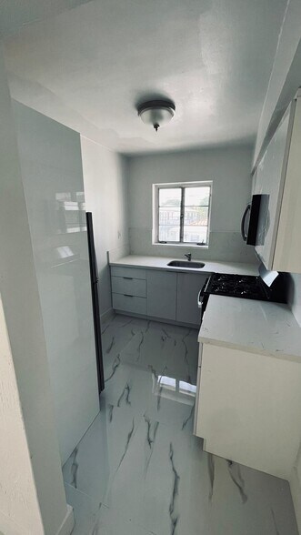 Building Photo - 7821 Byron Ave