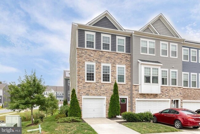 Building Photo - 2261 Kelston Pl